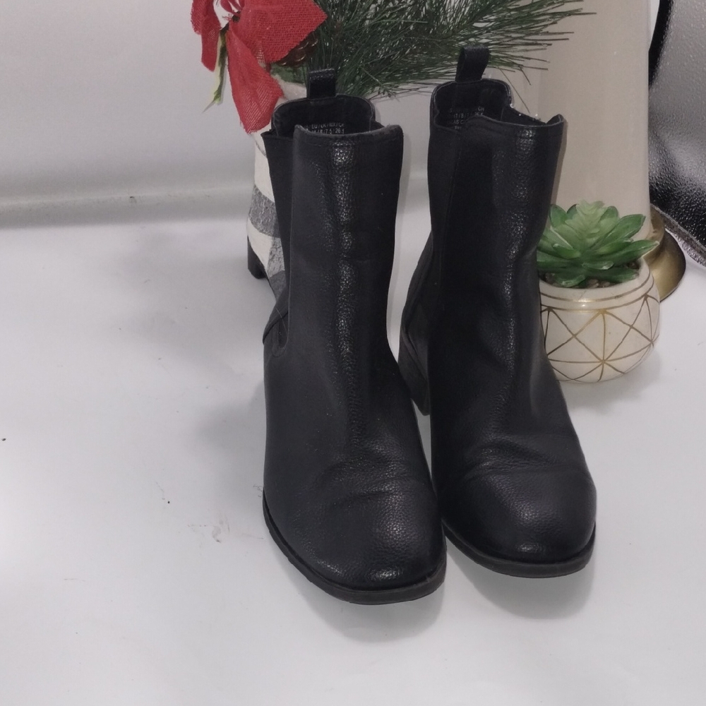 Kenneth Cole Reaction Black Ankle Booties